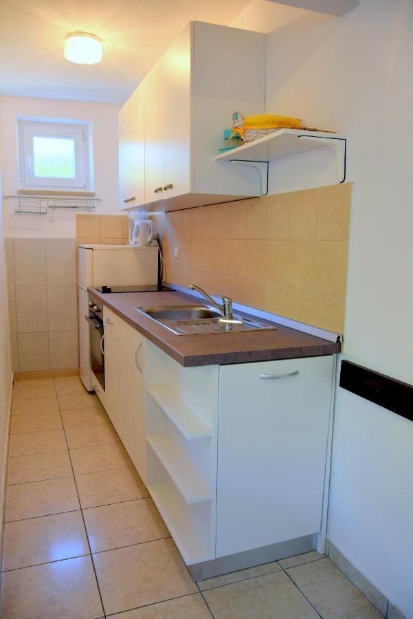 MiraMar Gardenn Apartmment Banjol Extérieur photo