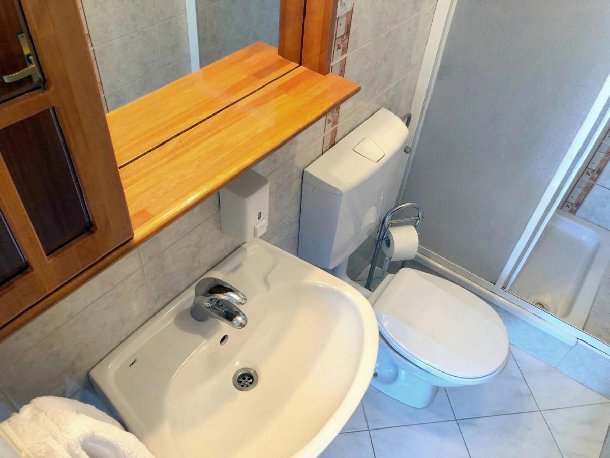 MiraMar Gardenn Apartmment Banjol Extérieur photo