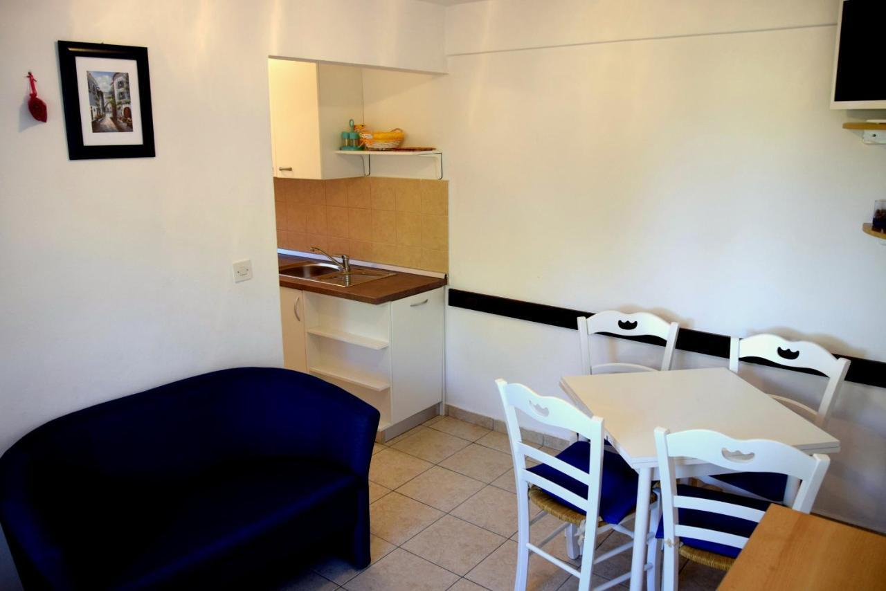 MiraMar Gardenn Apartmment Banjol Extérieur photo