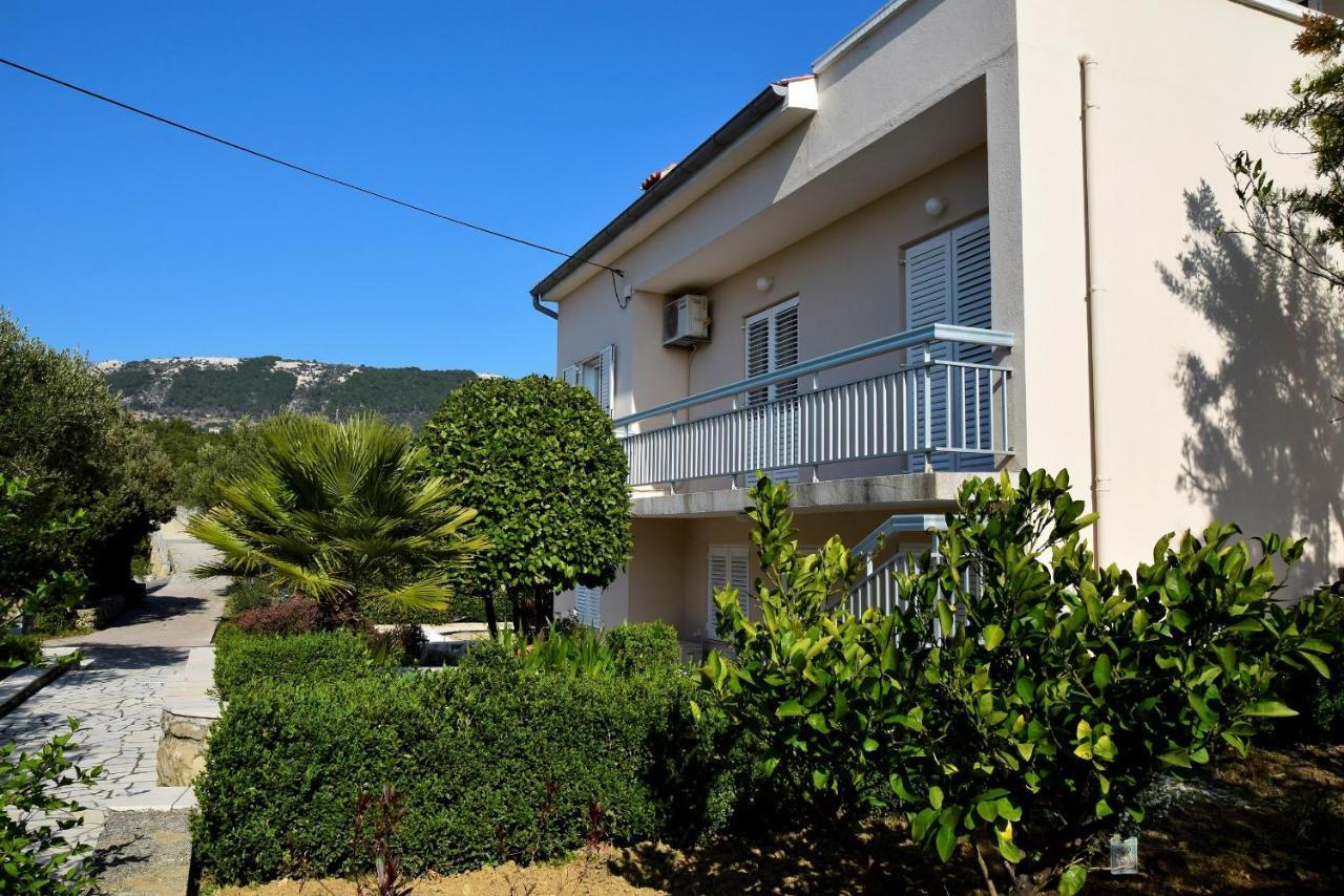 MiraMar Gardenn Apartmment Banjol Extérieur photo
