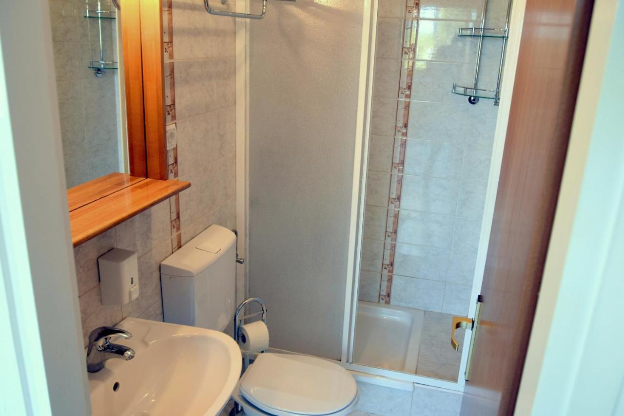 MiraMar Gardenn Apartmment Banjol Extérieur photo