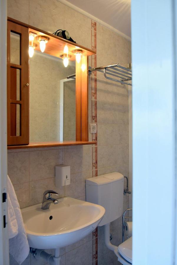 MiraMar Gardenn Apartmment Banjol Extérieur photo