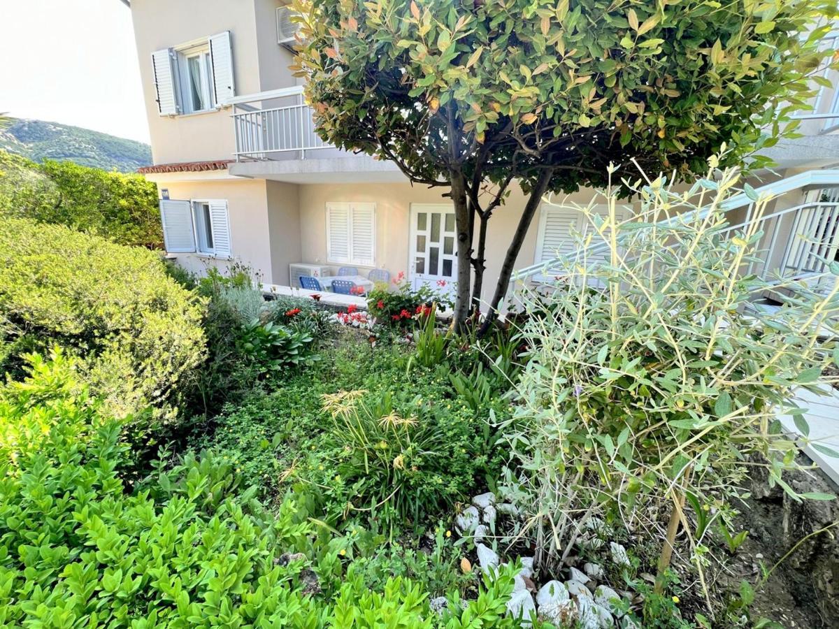 MiraMar Gardenn Apartmment Banjol Extérieur photo