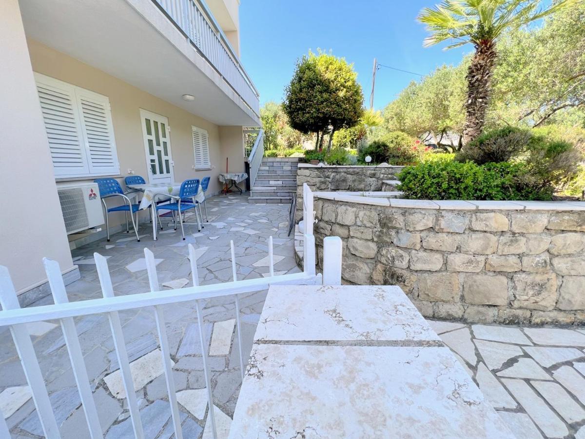 MiraMar Gardenn Apartmment Banjol Extérieur photo